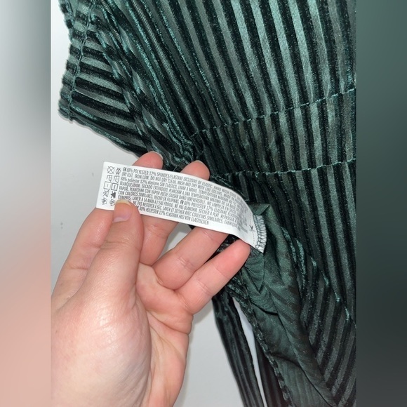 FOREVER 21 NWT Emerald Green Velvet Bodysuit Size Small - Picture 7 of 7